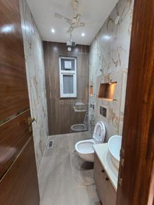 Bathroom Image of 970 Sq.ft 2 BHK Independent House for rent in Ramesh Nagar New Delhi for Rs. 35000