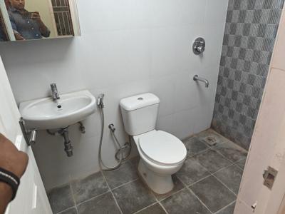 Bathroom Image of 900 Sq.ft 2 BHK Apartment / Flat for rent in Kanekallu Bengaluru for Rs. 37000