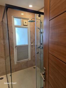 Bathroom Image of 3530 Sq.ft 5 BHK Apartment / Flat for rent in Prateek Edifice, Sector 107 Noida for Rs. 300000