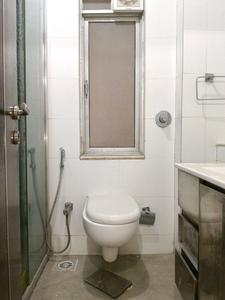 Common Bathroom Image of 999 Sq.ft 2.5 BHK Apartment / Flat for sale in Rosa Gardenia, Kasarvadavali Thane for Rs. 11200000