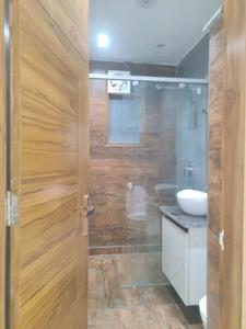 Common Bathroom Image of 2423 Sq.ft 4 BHK Builder Floor for sale in Green Field Colony Faridabad for Rs. 20000000