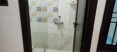 Bathroom Image of 800 Sq.ft 2 BHK Builder Floor for rent in Daulatganj Lucknow for Rs. 11500