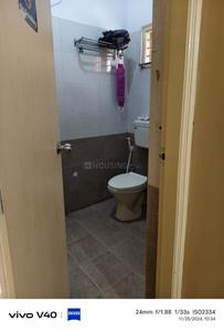 Bathroom Image of 900 Sq.ft 2 BHK Apartment / Flat for rent in Halasuru Bengaluru for Rs. 30000
