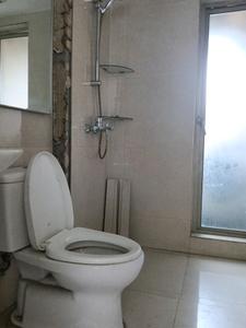 Common Bathroom Image of 550 Sq.ft 1 BHK Apartment / Flat for sale in Hiranandani Lavinia, Thane West Thane for Rs. 11000000