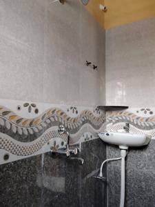 Bathroom Image of 900 Sq.ft 1 BHK Independent House for rent in Wagholi Pune for Rs. 15000