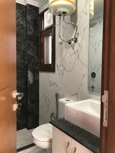 Bathroom Image of 1125 Sq.ft 3 BHK Builder Floor for sale in East Of Kailash New Delhi for Rs. 33500000