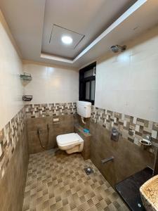 Bathroom Image of 800 Sq.ft 2 BHK Apartment / Flat for rent in Kanakia Niharika, Thane West Thane for Rs. 60000