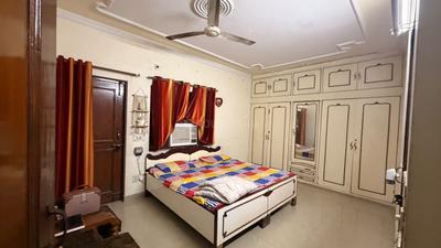 Bedroom Image of 2250 Sq.ft 3 BHK Builder Floor for rent in Sector 14 Gurgaon for Rs. 55000