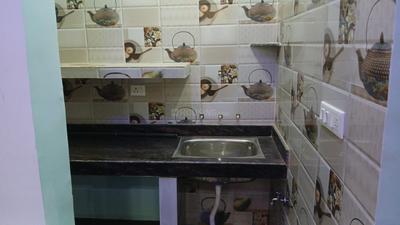 Kitchen Image of 1000 Sq.ft 2 BHK Builder Floor for rent in Phool Bagh Colony Lucknow for Rs. 12000