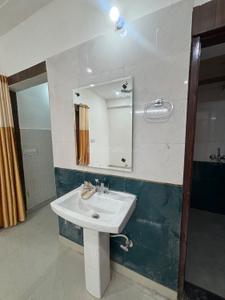 Bathroom Image of 1500 Sq.ft 2 BHK Builder Floor for rent in Sector 22 Gurgaon for Rs. 35000
