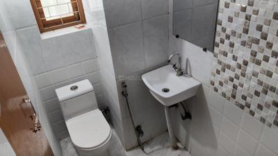 Image of 2000 Sq.ft 3.5 BHK Apartment / Flat for rent in Purvanchal Sanchar Vihar, Sector 62, Noida for Rs. 40000