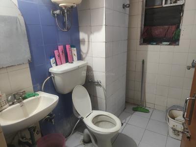 Bathroom Image of 967 Sq.ft 2 BHK Apartment / Flat for sale in Diamond City West, Sarsuna Kolkata for Rs. 5900000