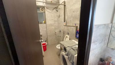 Bathroom Image of 730 Sq.ft 1.5 BHK Builder Floor for rent in Amanora Future Towers, Hadapsar Pune for Rs. 40000