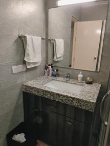 Bathroom Image of 2800 Sq.ft 4 BHK Apartment / Flat for sale in M3M Merlin, Sector 67 Gurgaon for Rs. 63000000