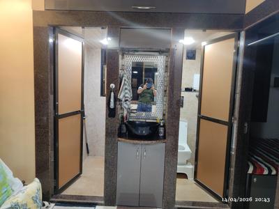Bathroom Image of 440 Sq.ft 1 BHK Apartment / Flat for sale in Nagpada Mumbai for Rs. 10500000