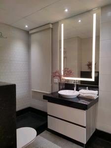 Common Bathroom Image of 2034 Sq.ft 3 BHK Apartment / Flat for sale in Ivory County Phase 1, Sector 115 Noida for Rs. 31500000