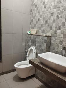 Bathroom Image of 1850 Sq.ft 3.5 BHK Apartment / Flat for sale in Shapoorji Pallonji Vicinia, Powai Mumbai for Rs. 56500000