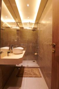 Bathroom Image of 1985 Sq.ft 3 BHK Apartment / Flat for sale in Lokhandwala Complex, Andheri West Mumbai for Rs. 55000000