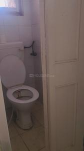 Bathroom Image of 600 Sq.ft 1 BHK Apartment / Flat for rent in Hindustan Times Apartments, Mayur Vihar Phase 1 New Delhi for Rs. 27000