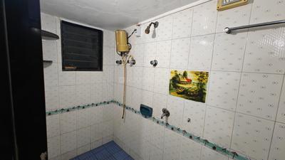 Bathroom Image of 390 Sq.ft 1 RK Apartment / Flat for rent in Santacruz East Mumbai for Rs. 35000