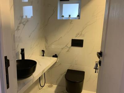 Bathroom Image of 800 Sq.ft 1 BHK Apartment / Flat for rent in Sweet Home, Bandra West Mumbai for Rs. 75000