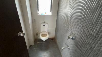 Bathroom Image of 670 Sq.ft 1.5 BHK Apartment / Flat for sale in Majestique Palm Atlantis, Wagholi Pune for Rs. 3900000