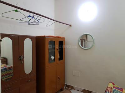 Bedroom Image of 500 Sq.ft 1 BHK Apartment / Flat for rent in Vikaspuri New Delhi for Rs. 17000