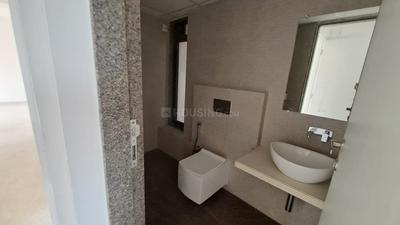 Bathroom Image of 650 Sq.ft 2 BHK Apartment / Flat for sale in Kanakia Silicon Valley, Powai Mumbai for Rs. 21000000