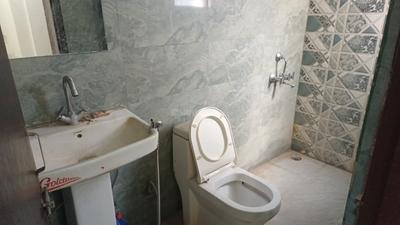 Bathroom Image of 1500 Sq.ft 1 BHK Builder Floor for rent in Palam Vihar Extension Gurgaon for Rs. 17000