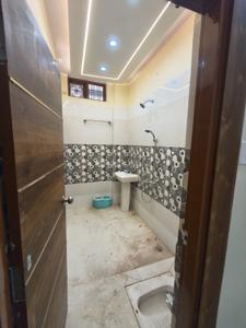 Bathroom Image of 1650 Sq.ft 2 BHK Independent House for rent in Sushant Golf City Lucknow for Rs. 30000