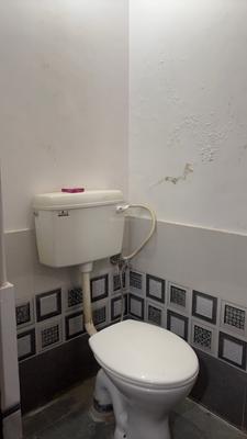 Bathroom Image of 400 Sq.ft 1 BHK Apartment / Flat for rent in ISBT Dehradun Dehradun for Rs. 17000