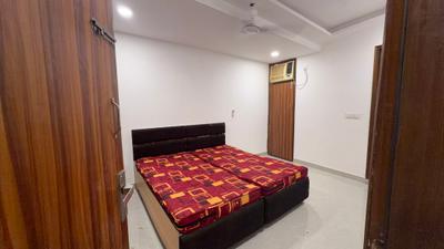 Bedroom Image of 1500 Sq.ft 4 BHK Builder Floor for rent in Dwarka Mor New Delhi for Rs. 60500