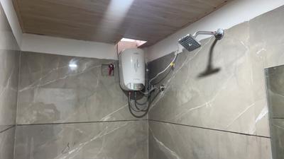 Bathroom Image of 300 Sq.ft 1 RK Apartment / Flat for rent in Scheme 78 Indore for Rs. 15000