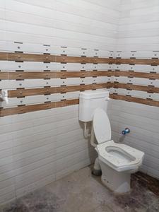 Bathroom Image of 1025 Sq.ft 3 BHK Builder Floor for rent in Mahmoorganj Varanasi for Rs. 12000