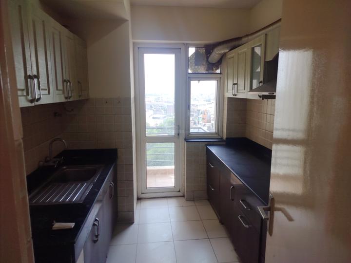 Mahindra Aura Main Image 1