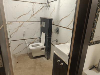 Bathroom Image of 1100 Sq.ft 3 BHK Builder Floor for rent in Dwarka Mor New Delhi for Rs. 18500