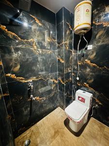 Bathroom Image of 341 Sq.ft 1 RK Independent House for rent in DLF Independent Floors, DLF Phase 3 Gurgaon for Rs. 20000