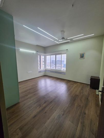 Svadha Mackennas Main Image 1