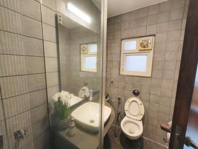 Bathroom Image of 1300 Sq.ft 3 BHK Apartment / Flat for rent in Avarsekar Srushti, Prabhadevi Mumbai for Rs. 220000