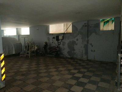 Car Garage Image of 1650 Sq.ft 3 BHK Apartment / Flat for rent in Banjara Hills Hyderabad for Rs. 45000