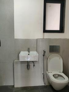Common Bathroom Image of 500 Sq.ft 1.5 BHK Apartment / Flat for sale in Kalpataru Elitus, Mulund West Mumbai for Rs. 15000000