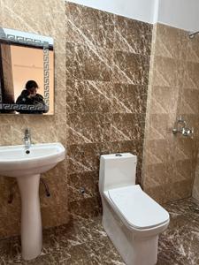 Bathroom Image of 770 Sq.ft 1.5 BHK Apartment / Flat for sale in Prateek Grand City, Siddharth Vihar Ghaziabad for Rs. 7500000