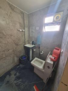 Bathroom Image of 367 Sq.ft 1 BHK Apartment / Flat for rent in Suncity Anantam Kunj 2 Ews And Lig, Jait Vrindavan for Rs. 19000