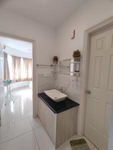 Bathroom Image of 1850 Sq.ft 3 BHK Apartment / Flat for rent in Sreedhanya Planet X-A, Sreekariyam Thiruvananthapuram for Rs. 35000