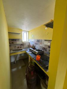 Kitchen Image of 900 Sq.ft 2 BHK Independent House for rent in CIT Nagar Chennai for Rs. 150000