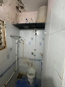 Bathroom Image of 720 Sq.ft 1 BHK Apartment / Flat for rent in Chanakyapuri Ahmedabad for Rs. 15000