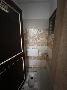 Bathroom Image of 700 Sq.ft 2 BHK Builder Floor for rent in Gokhalenagar Pune for Rs. 28000
