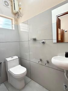 Bathroom Image of 300 Sq.ft 1 RK Apartment / Flat for rent in Vyttila Kochi for Rs. 14000