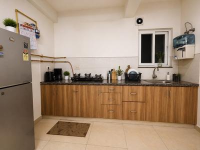 Kitchen Image of 1050 Sq.ft 3 BHK Builder Floor for rent in Sector 121 Noida for Rs. 23500