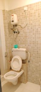 Bathroom Image of 450 Sq.ft 1 BHK Apartment / Flat for rent in Gagangiri Complex, Dahisar West Mumbai for Rs. 36000